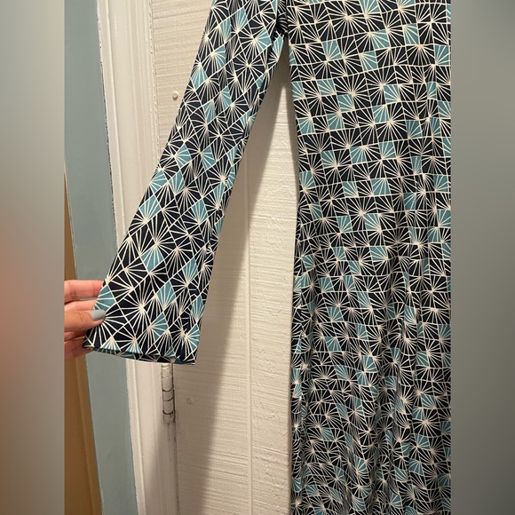 Diane von Furstenberg Blue Print Dress - size 6 EUC - Picture 3 of 7